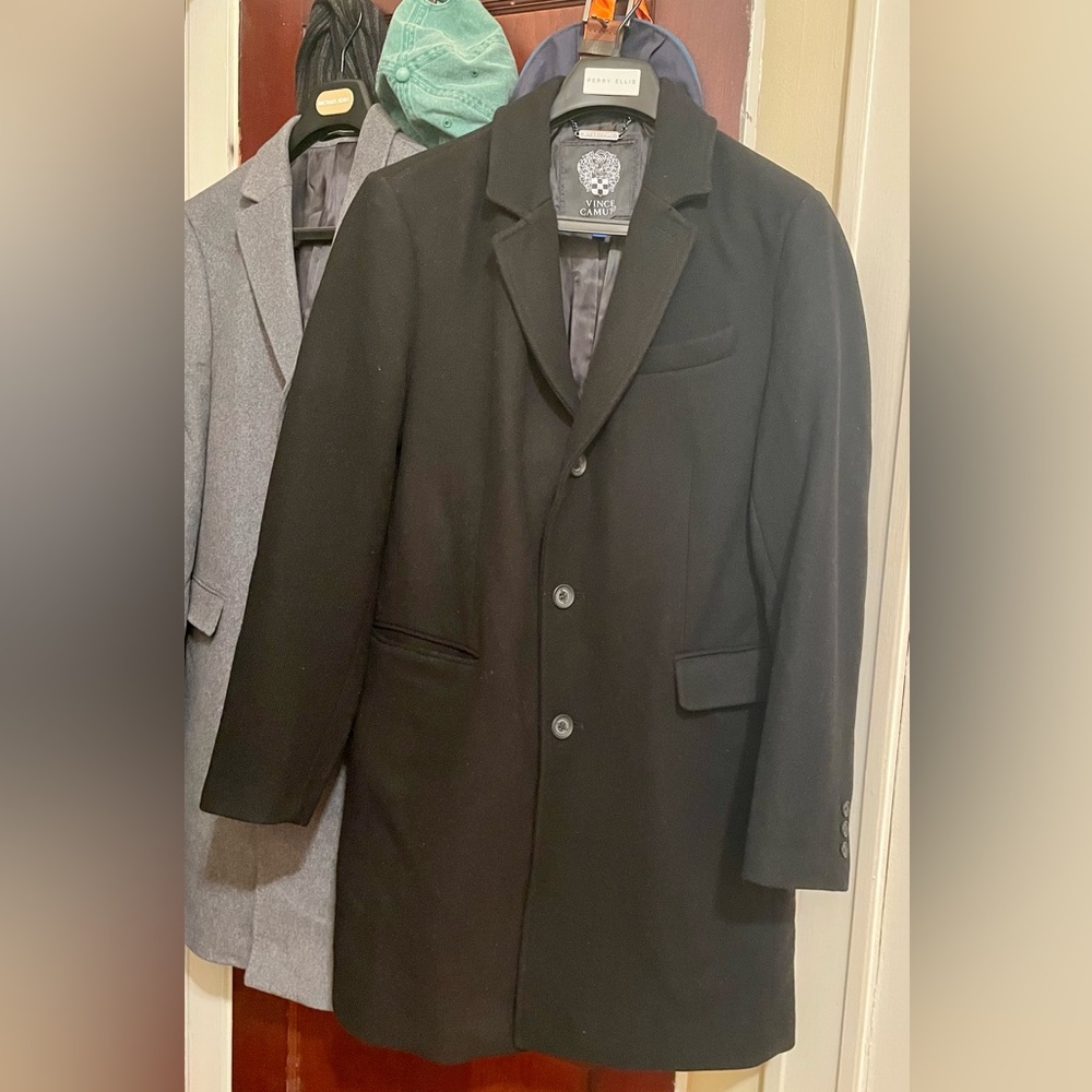 Vince Camuto Men’s 3 Button Notch Collar Black Coat, Medium